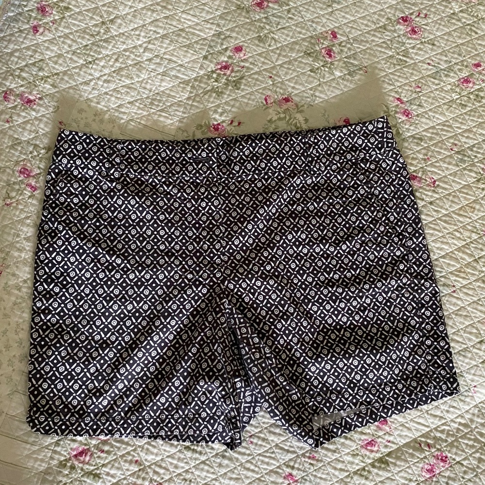 Loft outlet, size 14, navy and white short